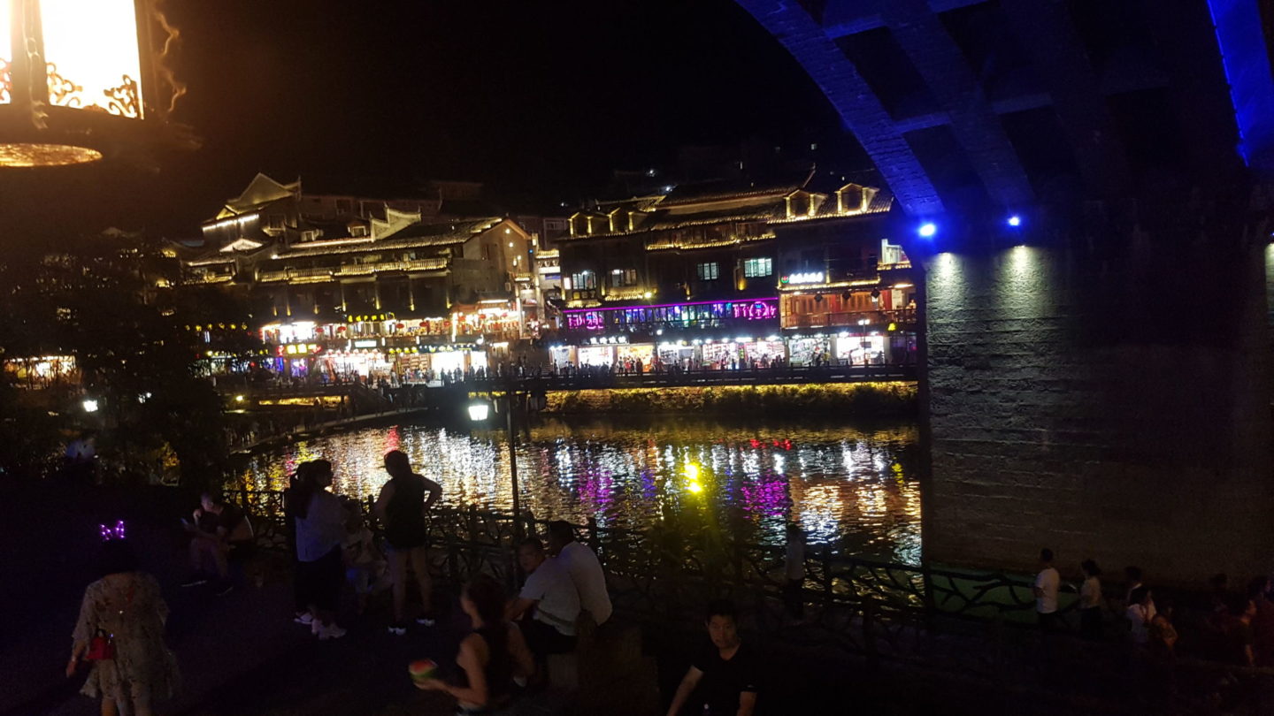 fenghuang by night